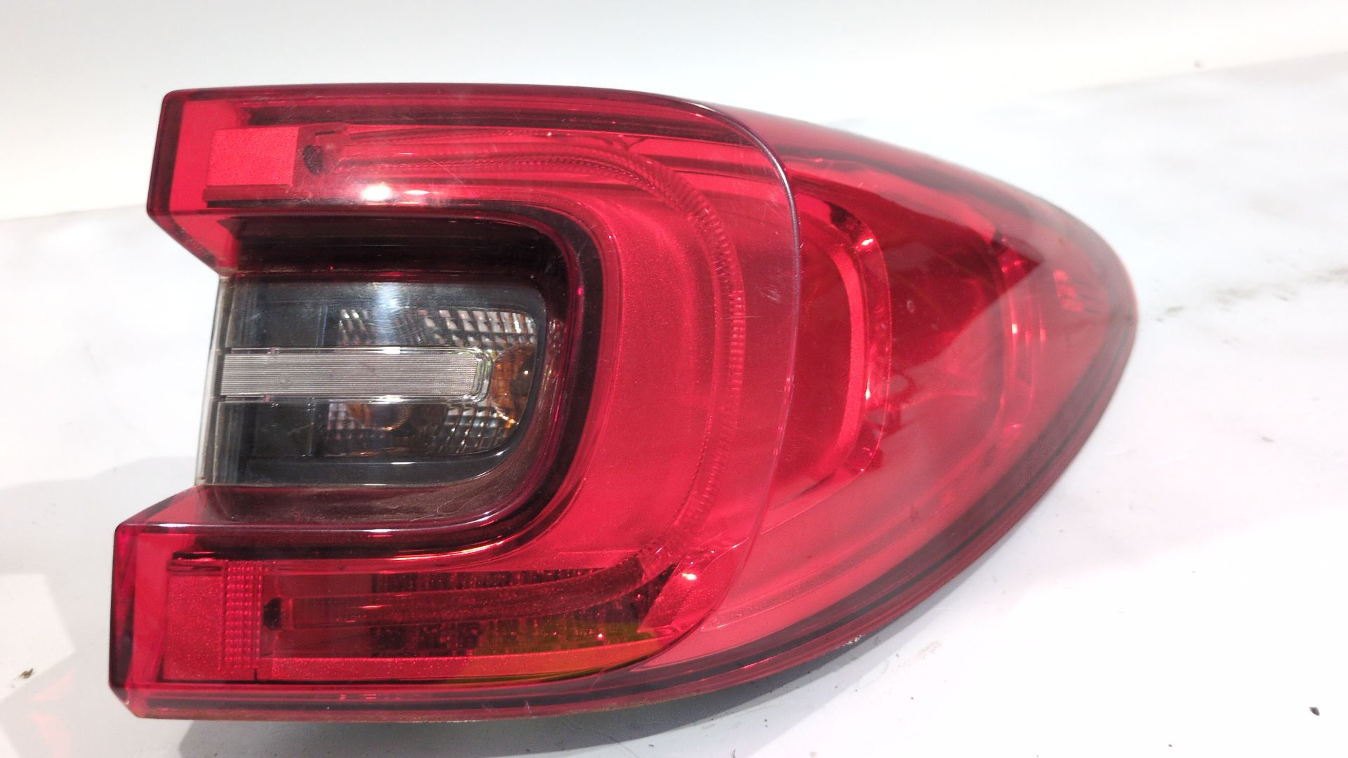 PILOTO TRASERO DERECHO EXTERIOR RENAULT KADJAR (HA_ HL_) 1.5 DCI 110 (HLA3) - 265508701R