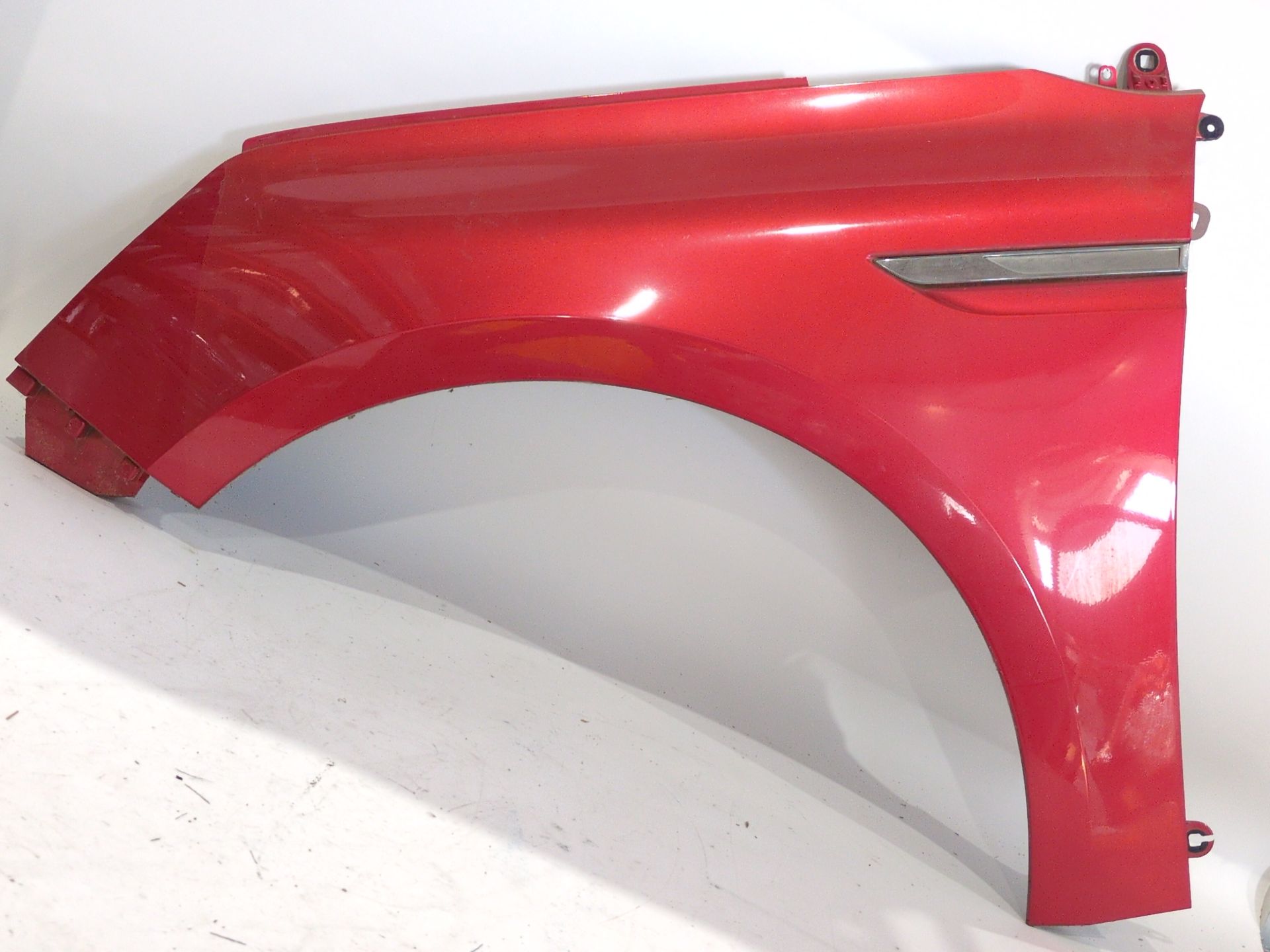 ALETA DELANTERA IZQUIERDA RENAULT MEGANE IV HATCHBACK (B9A/M/N_) 1.5 BLUE DCI 115 (B9A6)