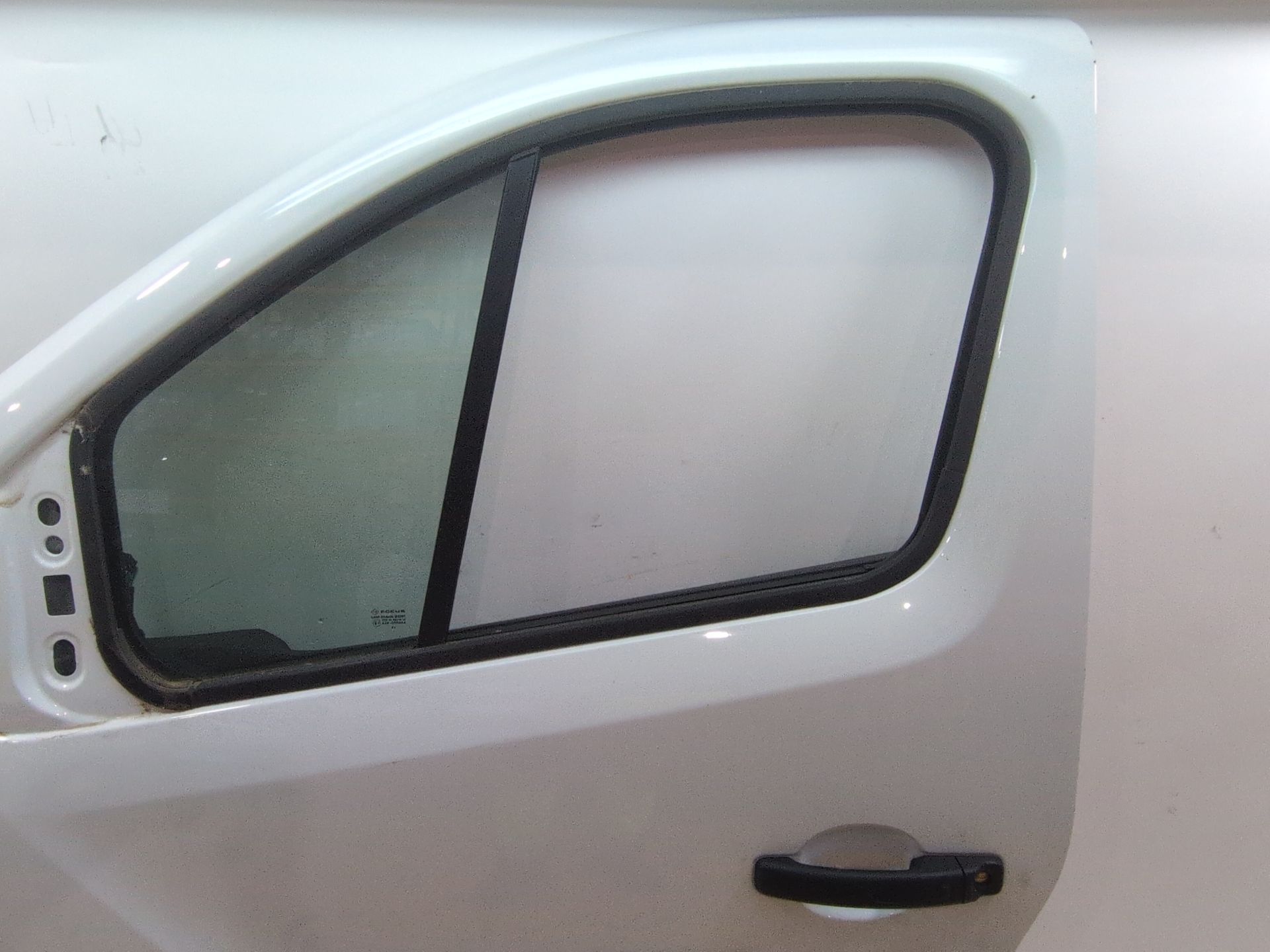puerta_delantera_izquierda_8010100q1g_nissan_nv300_furgoneta_x82_2_0_dci_120