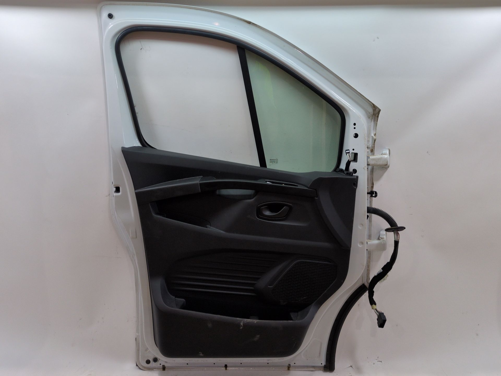 puerta_delantera_izquierda_8010100q1g_nissan_nv300_furgoneta_x82_2_0_dci_120