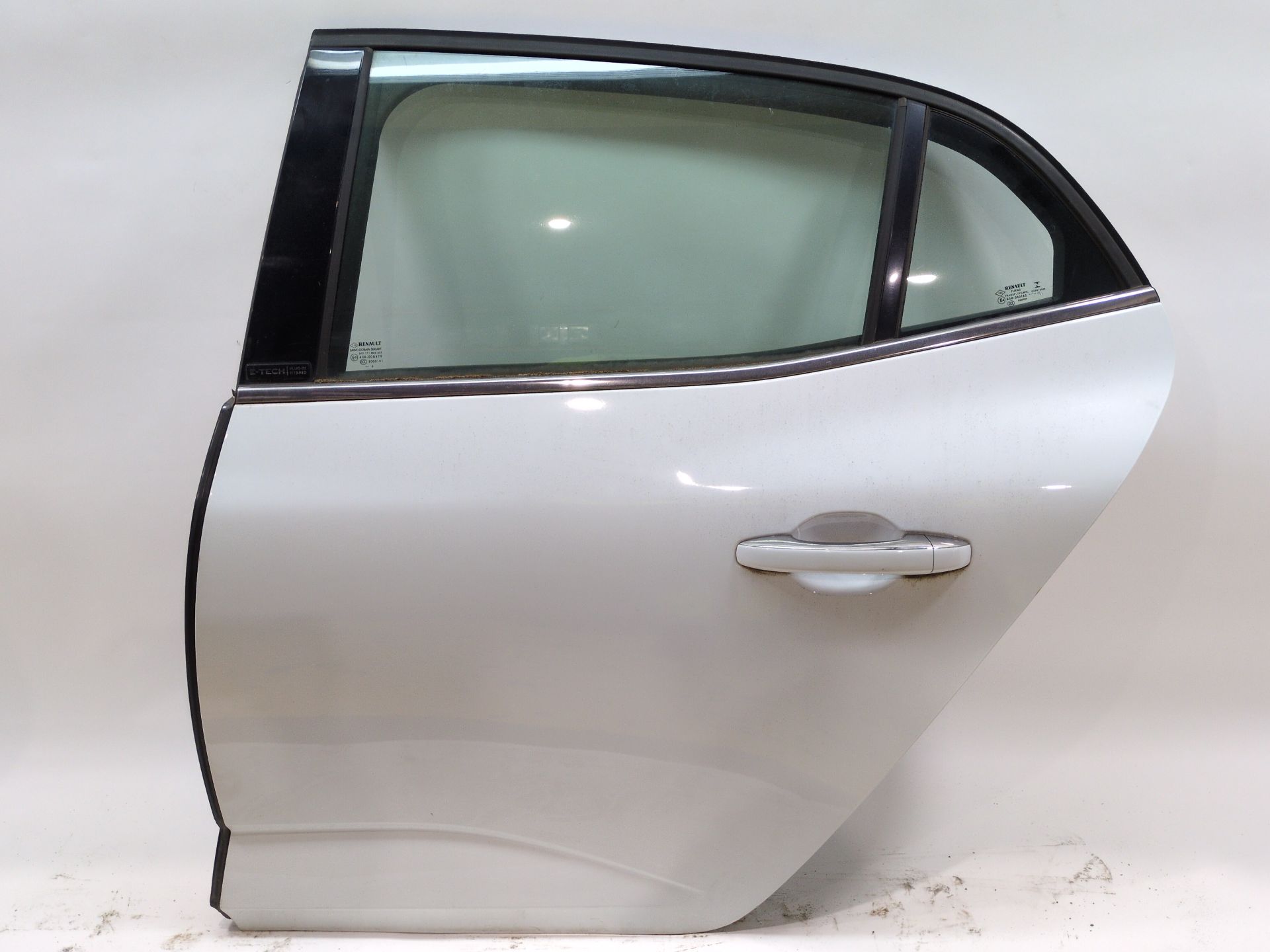 PUERTA TRASERA IZQUIERDA RENAULT MEGANE IV HATCHBACK (B9A/M/N_) 1.6 E-TECH 160 (B9NH)