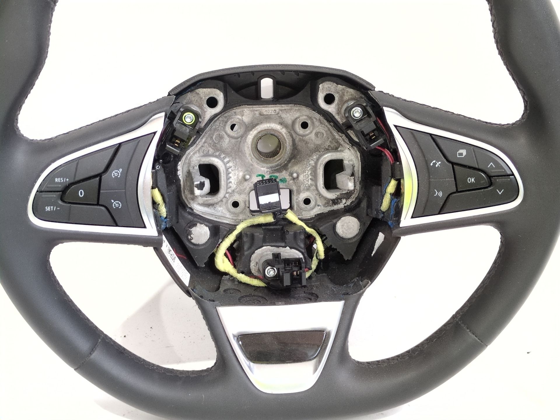 volante_484001444r_renault_megane_iv_hatchback_b9a_m_n_1_6_e_tech_160_b9nh