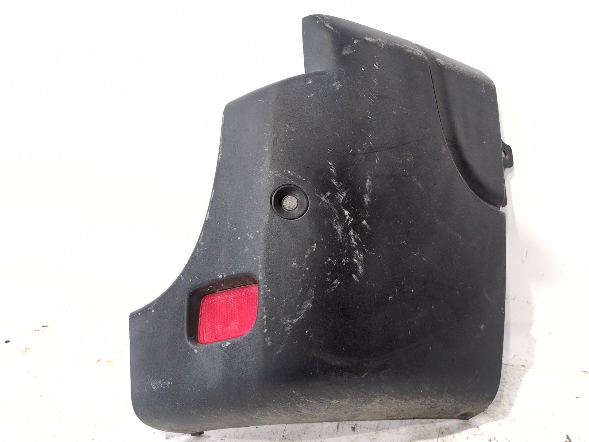 PUNTERA PARAGOLPES TRASERO DERECHO RENAULT MASTER III FURGONETA (FV) 2.3 DCI 150 FWD (FV0F FV03) - 850108331S