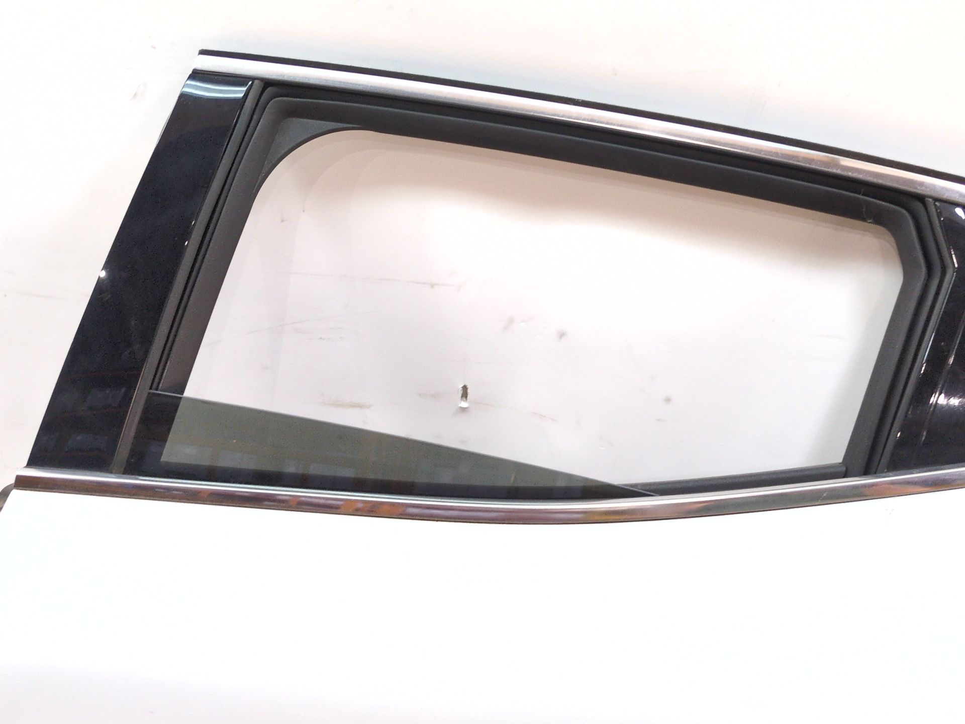 puerta_trasera_izquierda_821014363r_ice_white_bc_ov369_renault_clio_v_b7_1_5_blue_dci_115_b7ad