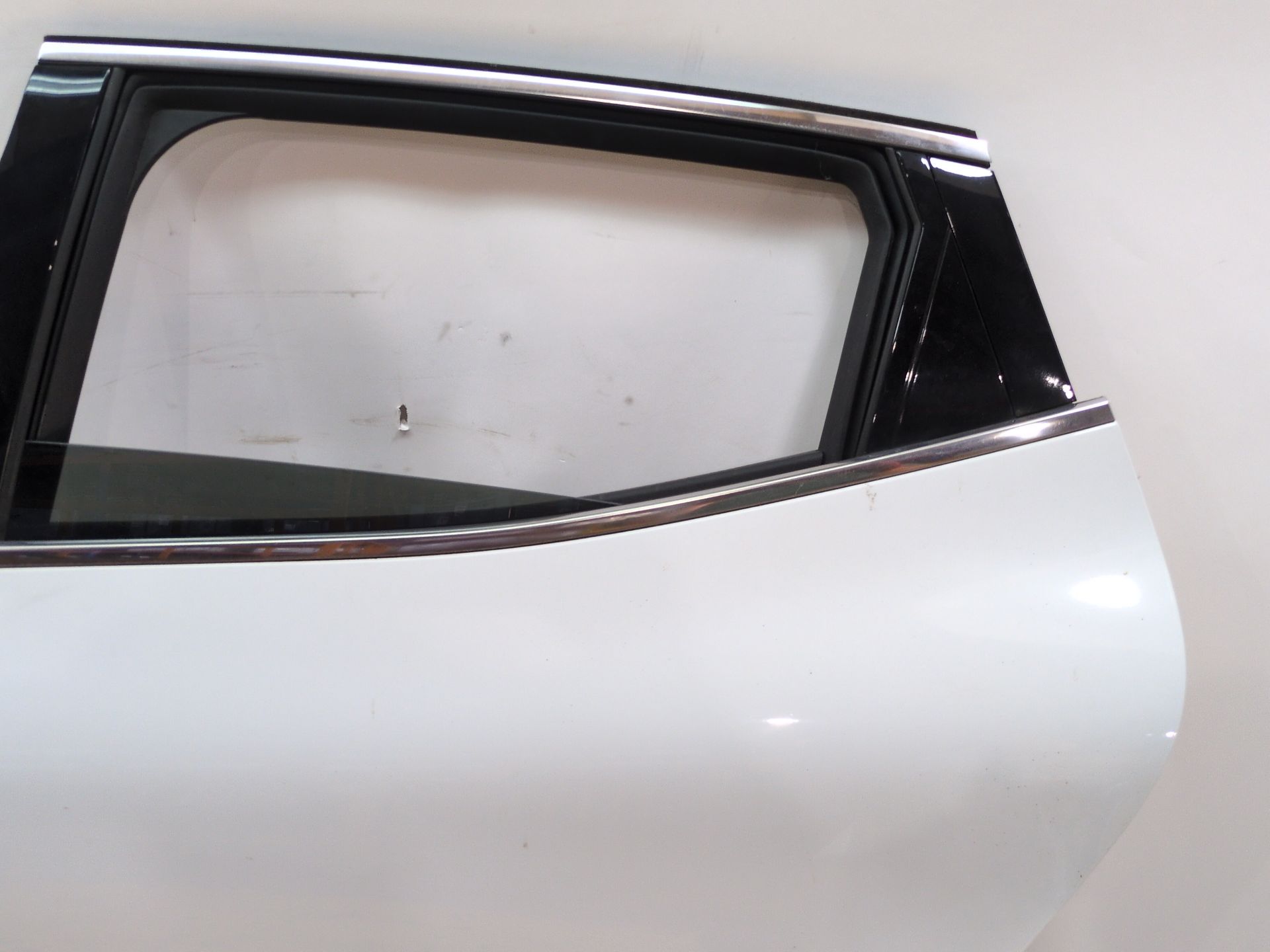 puerta_trasera_izquierda_821014363r_ice_white_bc_ov369_renault_clio_v_b7_1_5_blue_dci_115_b7ad