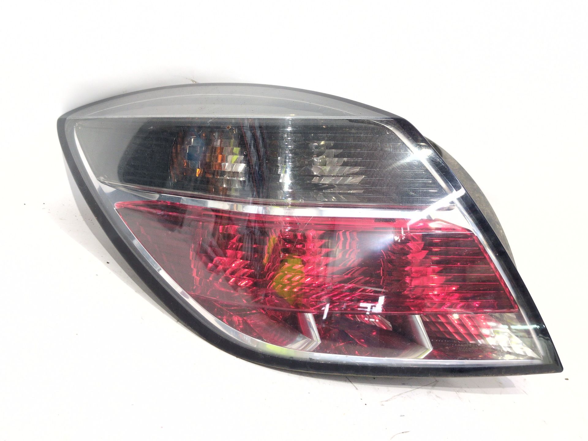PILOTO TRASERO IZQUIERDO OPEL ASTRA H GTC (A04) 1.7 CDTI (L08)