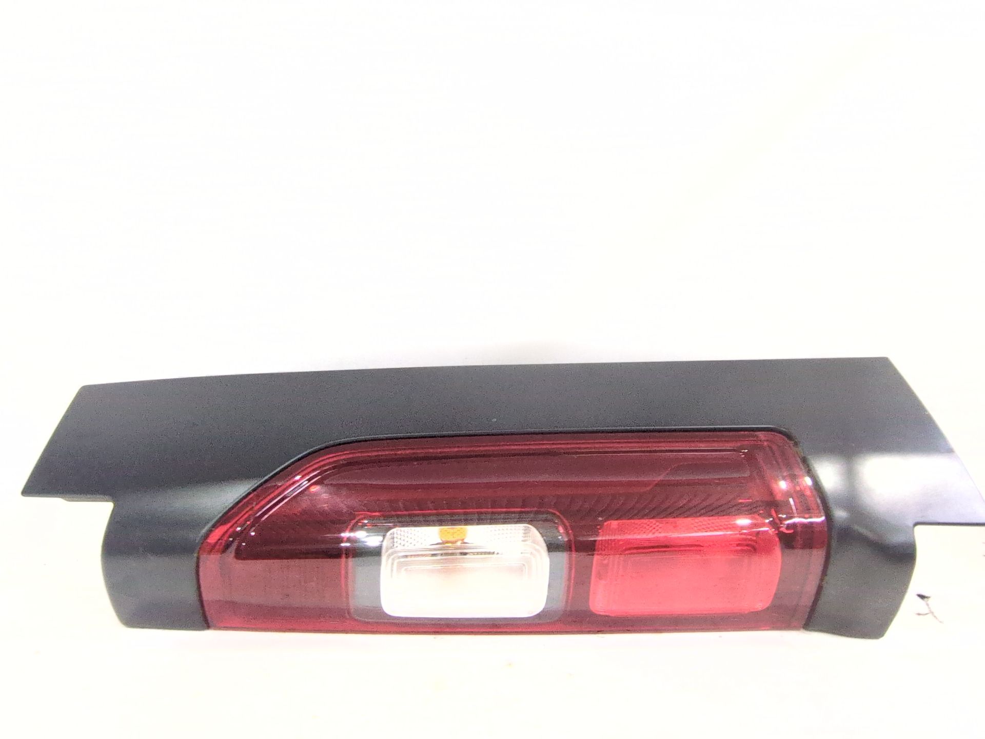 PILOTO TRASERO DERECHO RENAULT TRAFIC III FURGONETA (FG_) 2.0 DCI 170 (FGMM) - 265A14210R