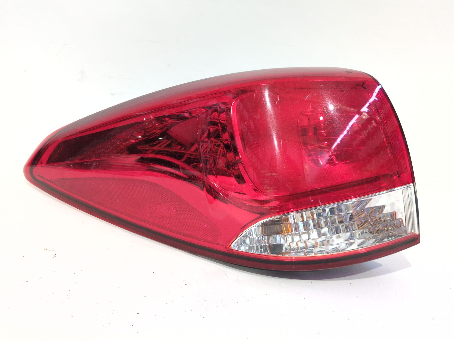 PILOTO TRASERO IZQUIERDO EXTERIOR KIA CARENS IV 1.7 CRDI - 92401A4020