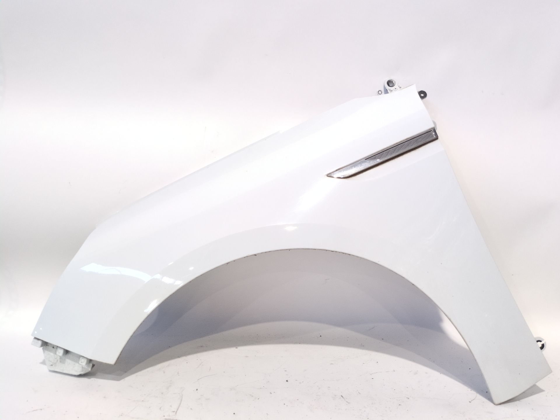 ALETA DELANTERA IZQUIERDA RENAULT MEGANE IV HATCHBACK (B9A/M/N_) 1.5 BLUE DCI 115 (B9A6)