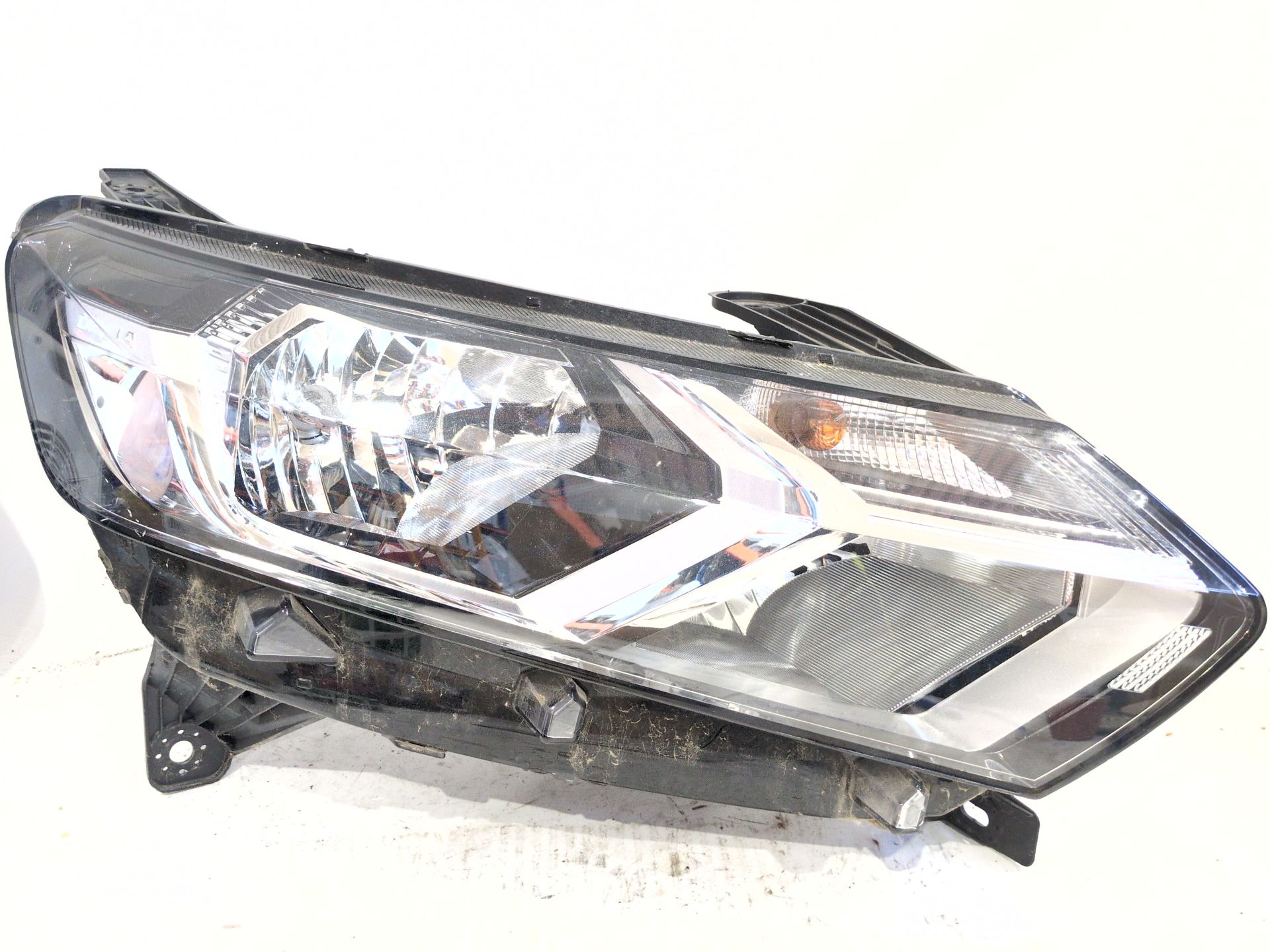 FARO DERECHO DACIA SANDERO III 1.0 TCE 110