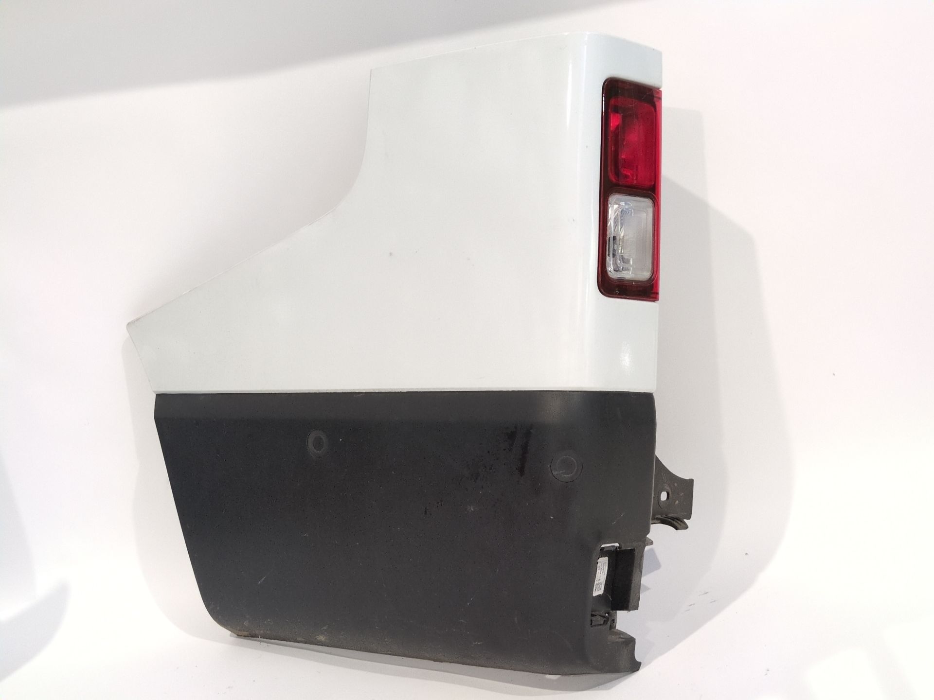 PUNTERA PARAGOLPES TRASERO IZQUIERDO RENAULT TRAFIC III FURGONETA (FG_) 2.0 DCI 170 (FGMM)