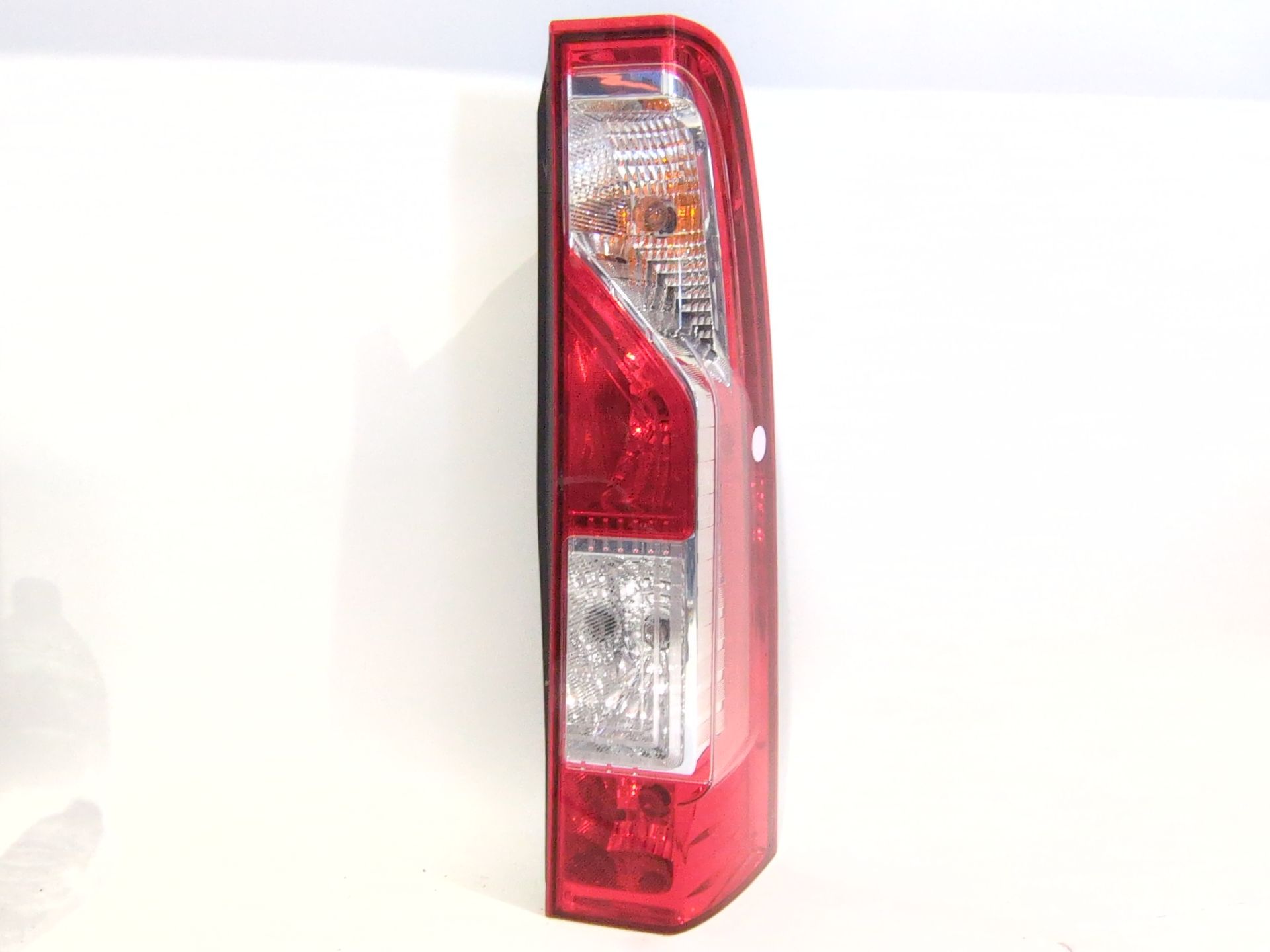 PILOTO TRASERO DERECHO RENAULT MASTER III FURGONETA (FV) 2.3 DCI 150 FWD (FV0F FV03) - 265500023r
