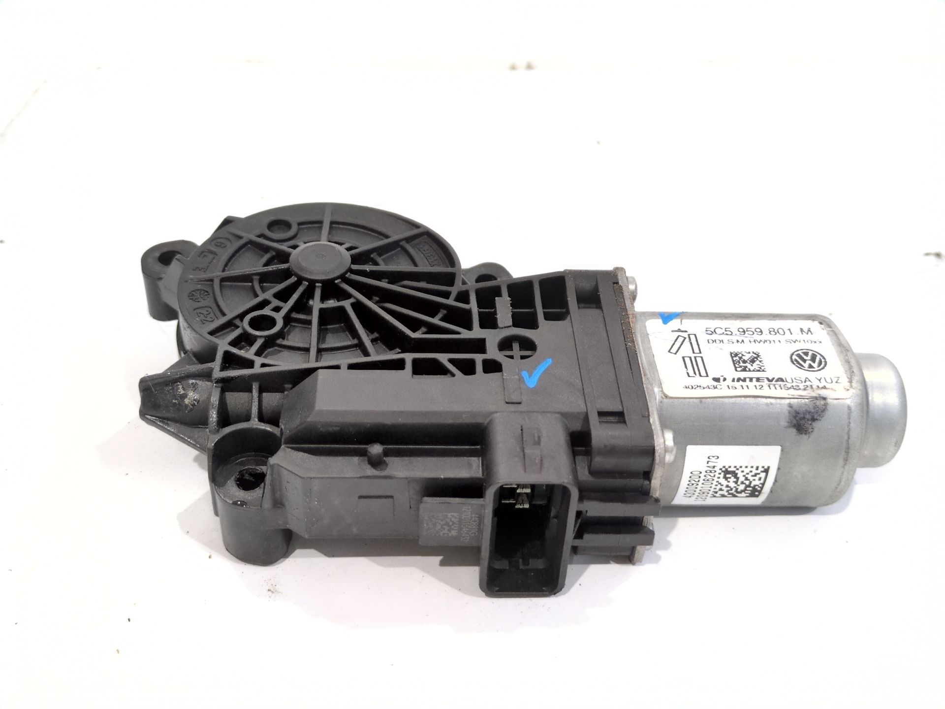 MOTOR ELEVALUNAS DELANTERO IZQUIERDO VOLKSWAGEN BEETLE (5C1 5C2) 1.2 TSI