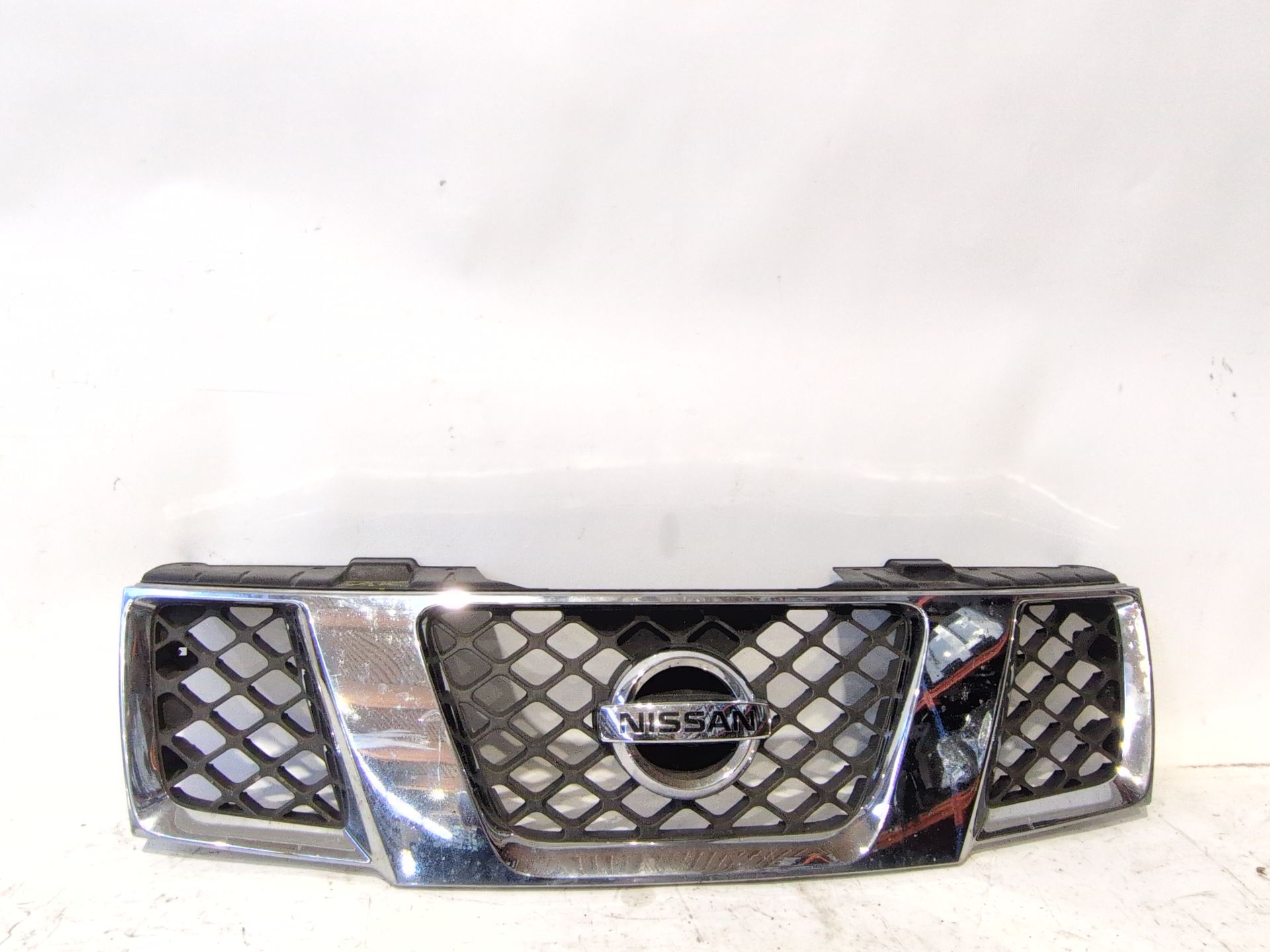 REJILLA DELANTERA NISSAN PATHFINDER III (R51) 2.5 DCI 4WD - 62310EB400