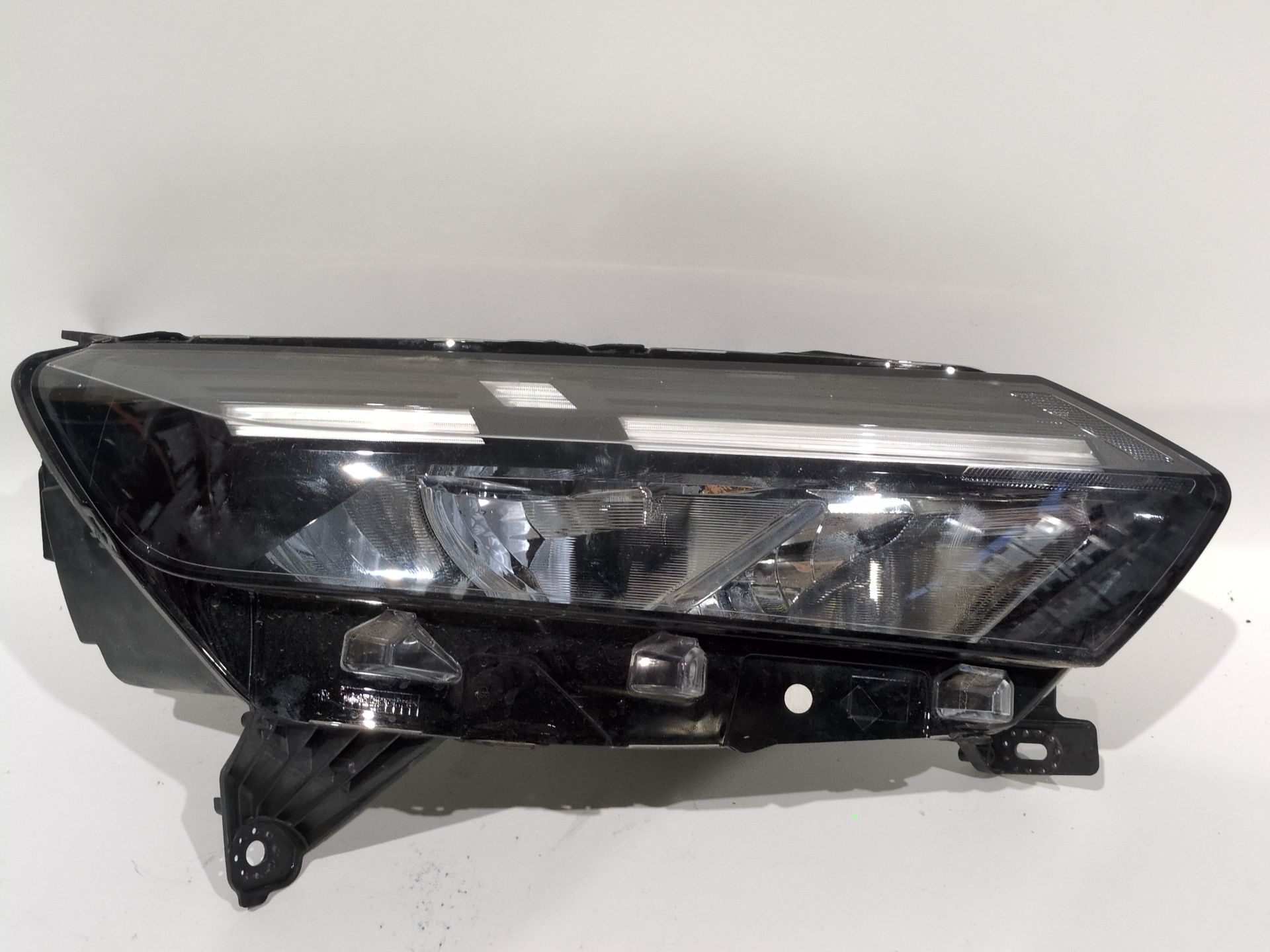 FARO DERECHO DACIA SANDERO III 1.0 TCE 90 - 260102152r