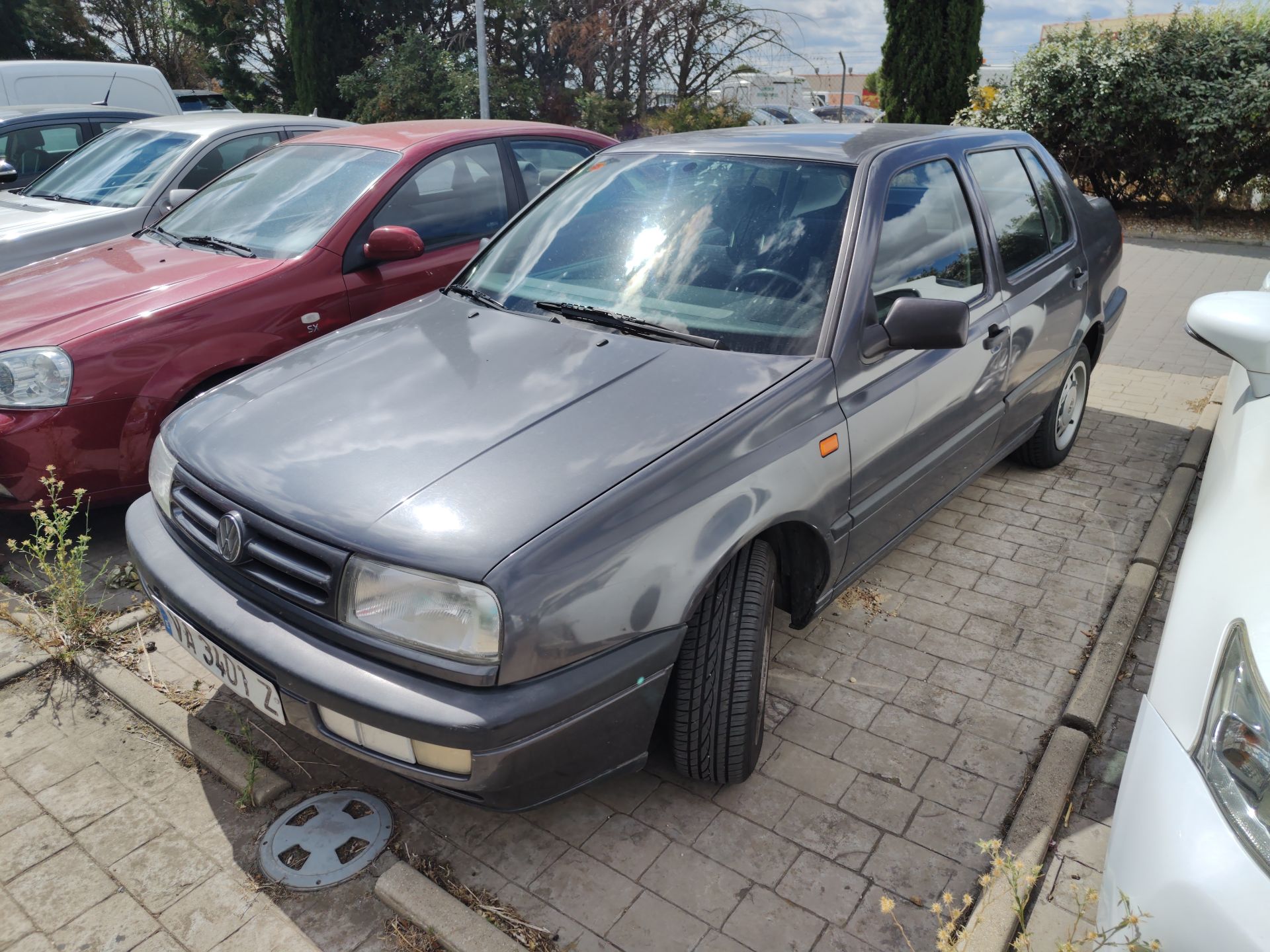 VOLKSWAGEN VENTO (1H2)