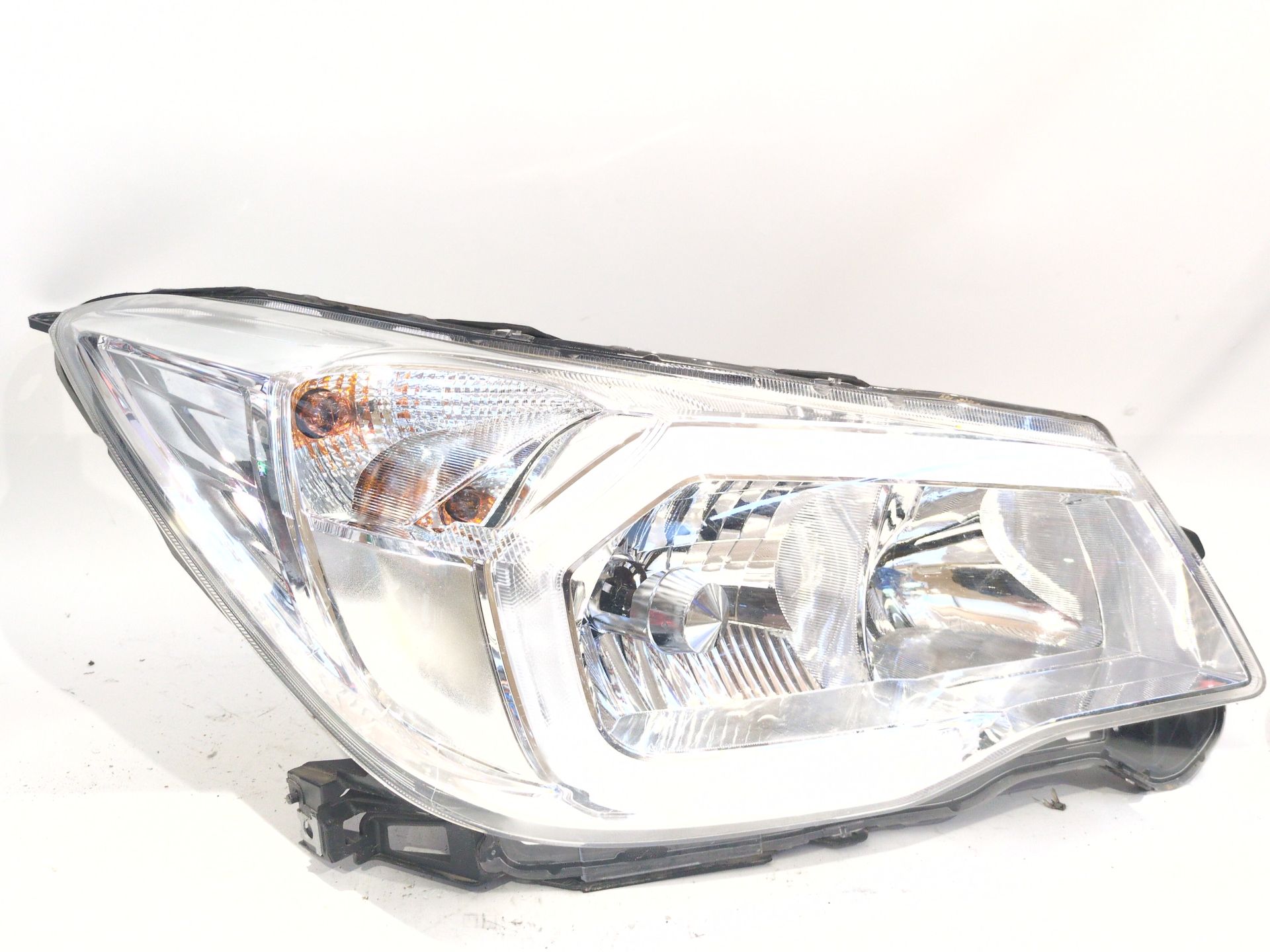 FARO DERECHO XENON SUBARU FORESTER (SJ_) 2.0 D AWD (SJD) - sin referencia